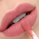 5 Aturan Saat Pakai Lipstik Warna Nude