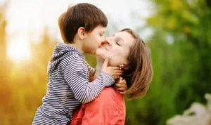 5 Cara Besarkan Anak Laki-laki Agar Menghormati Perempuan