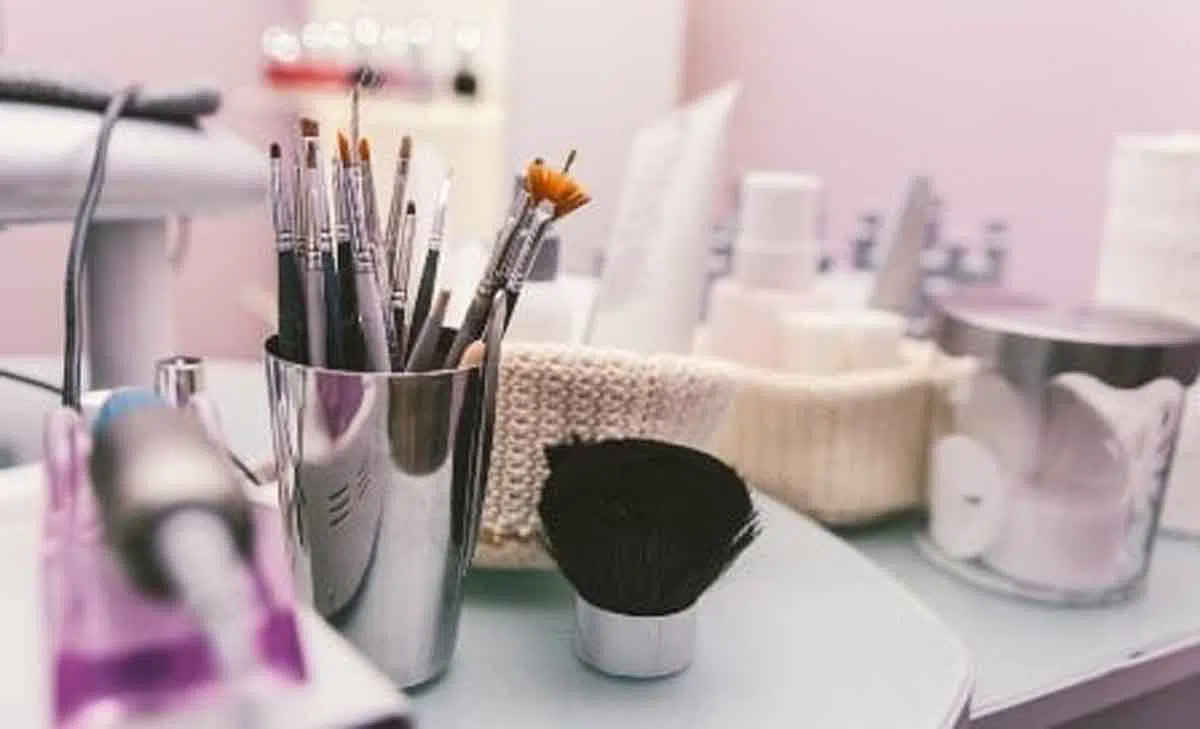 5 Tanda Alat Makeup Anda Perlu Diganti