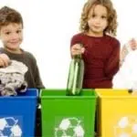 Ajari Si Kecil Membuang Sampah pada Tempatnya dengan 4 Cara Ini