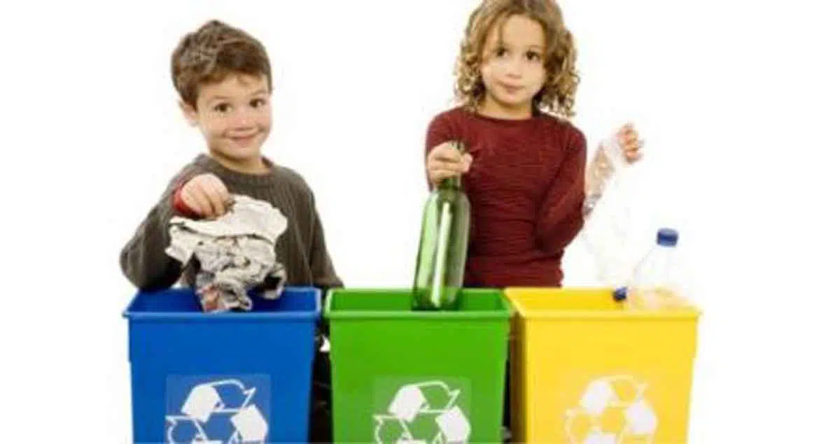 Ajari Si Kecil Membuang Sampah pada Tempatnya dengan 4 Cara Ini