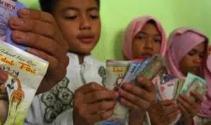 4 Hal yang Perlu Anak Tahu Tentang Angpau Lebaran