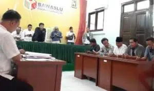 Warga Datangi Bawaslu Bangkalan Soal Dugaan Penggelembungan Suara Pemilu 2019