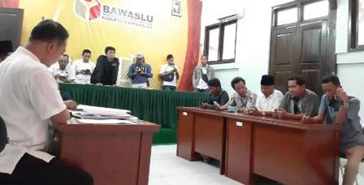 Warga Datangi Bawaslu Bangkalan Soal Dugaan Penggelembungan Suara Pemilu 2019