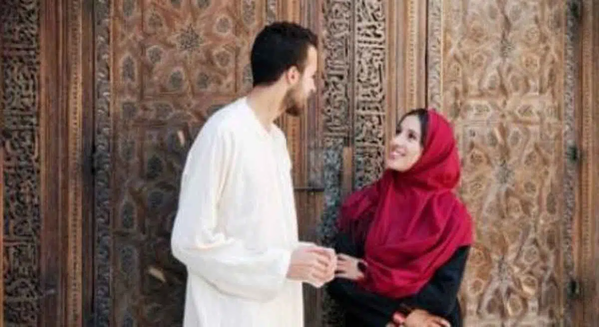 Bolehkah Batalkan Puasa Saat Suami Ajak Istri Bercinta