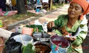 Bu Sumrah, Pembuat dan Penjual Tajin Sobih Khas Bangkalan
