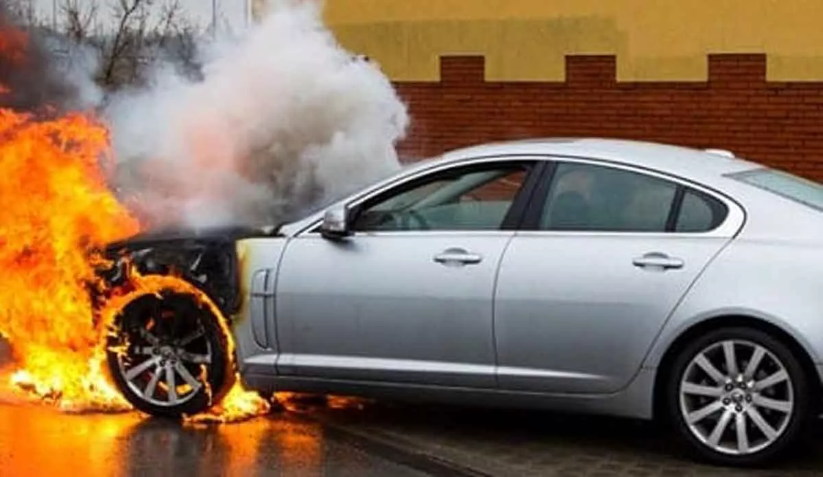 Guys, Kenali 5 Penyebab Mobil Terbakar