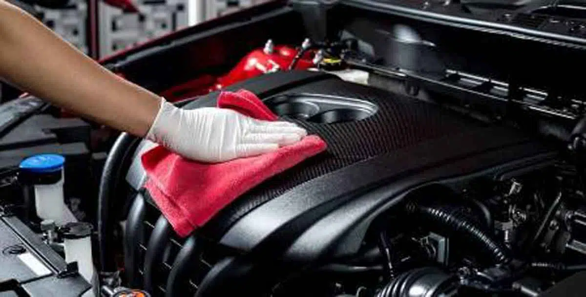 Jangan Asal! Begini Cara Tepat Cuci Mesin Mobil