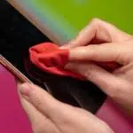 Jangan Gunakan 5 Benda Ini Saat Bersihkan Smartphone
