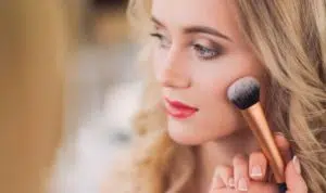 Jangan Keliru, Ini Bedanya Setting Powder dengan Finishing Powder