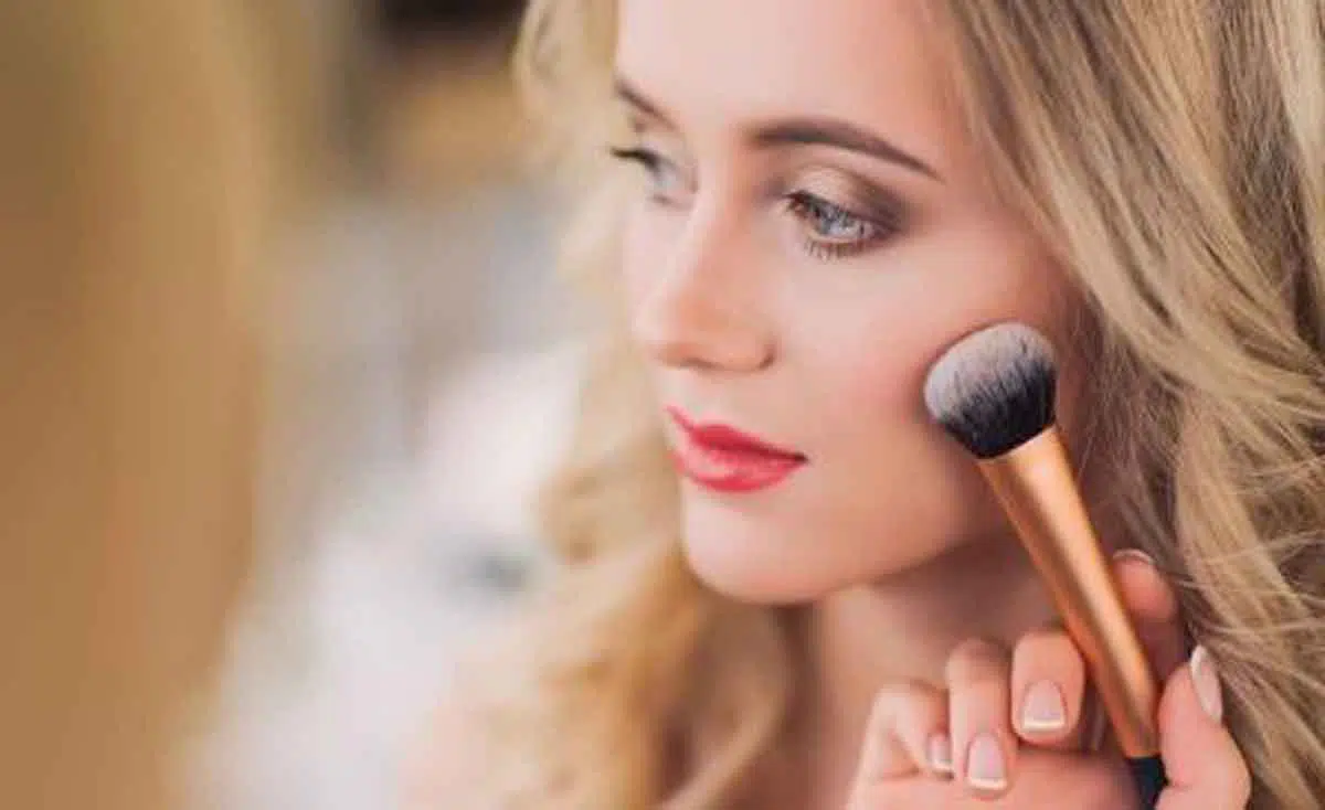 Jangan Keliru, Ini Bedanya Setting Powder dengan Finishing Powder