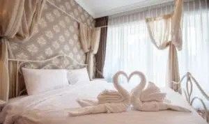 Pasutri, Lakukan 5 Cara Ini Agar Bercinta di Hotel Makin Hot