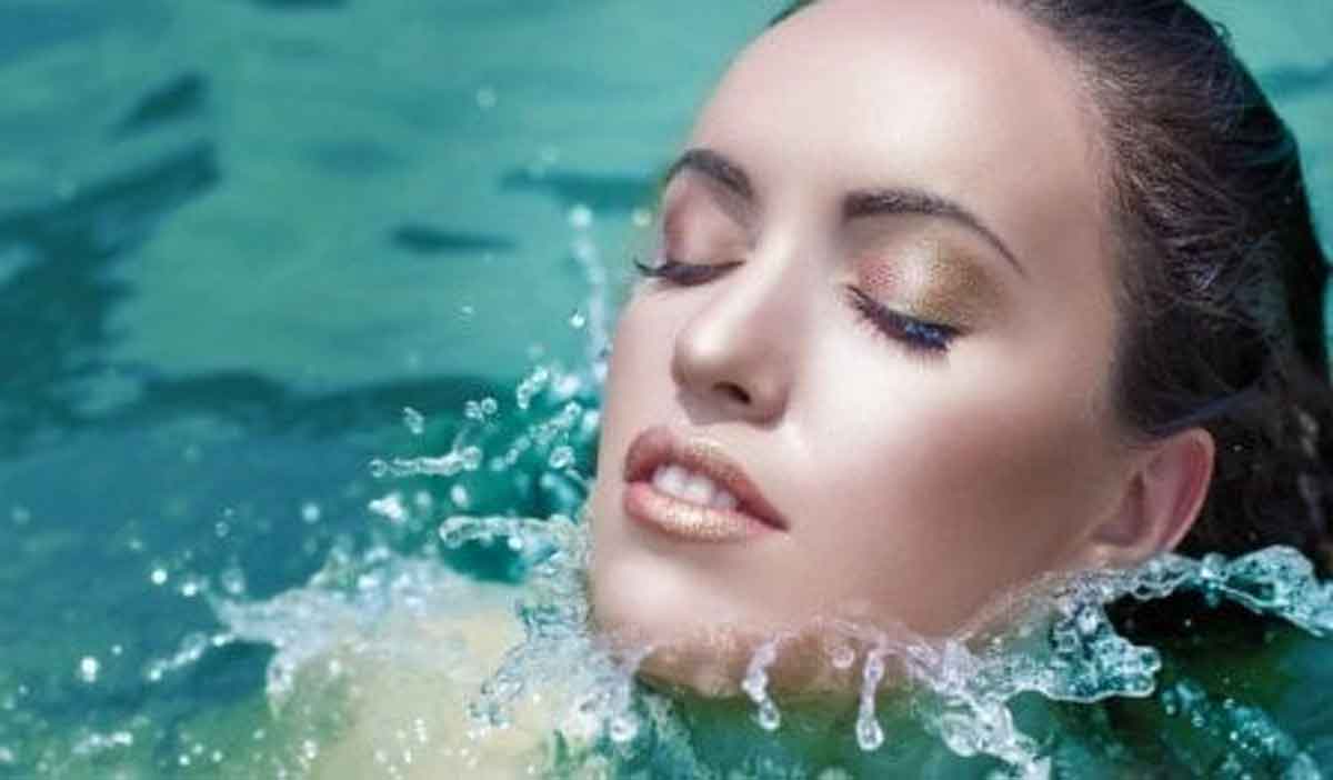 Ladies, Kenali Perbedaan Makeup Waterproof dan Water-Resistant