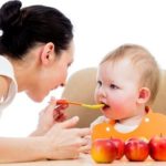 Bunda, Perhatikan 3 Aturan Ini Saat Beri Makan Anak Pertama kali