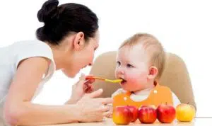 Bunda, Perhatikan 3 Aturan Ini Saat Beri Makan Anak Pertama kali