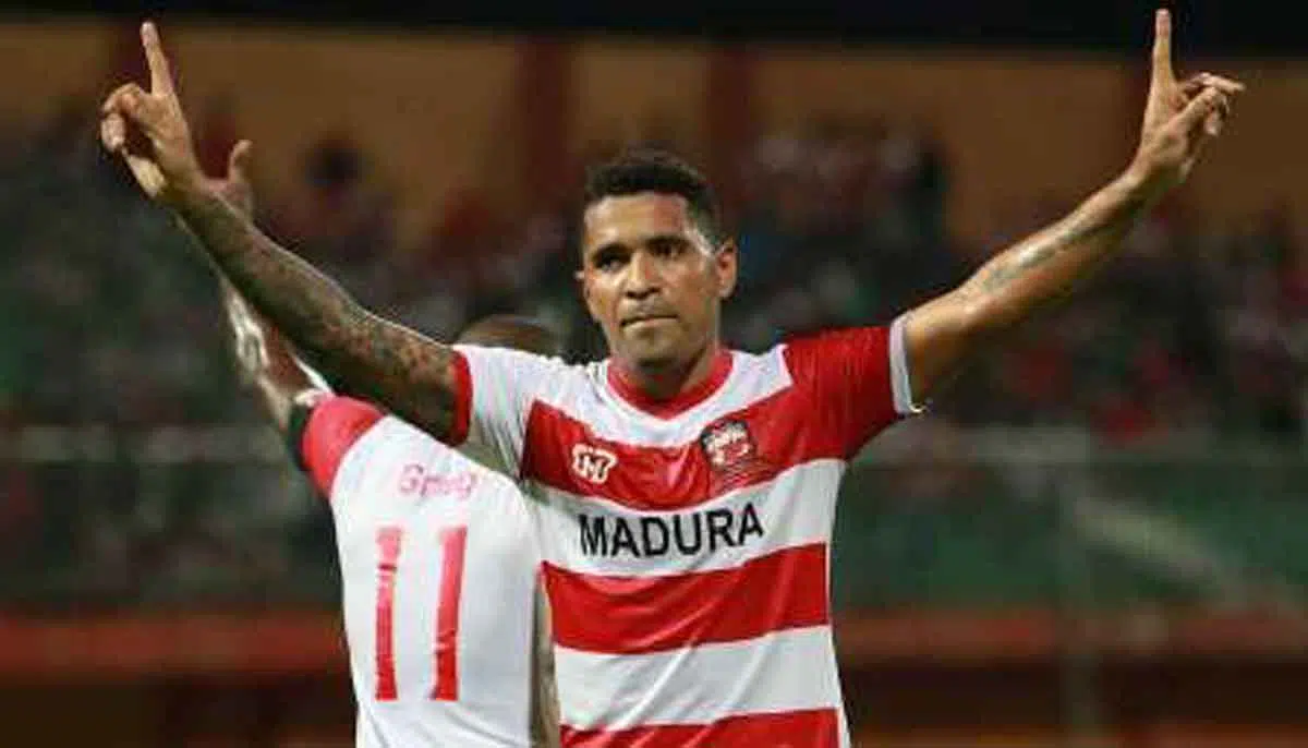 Pesta Gol ke Gawang Persewar Waropen
