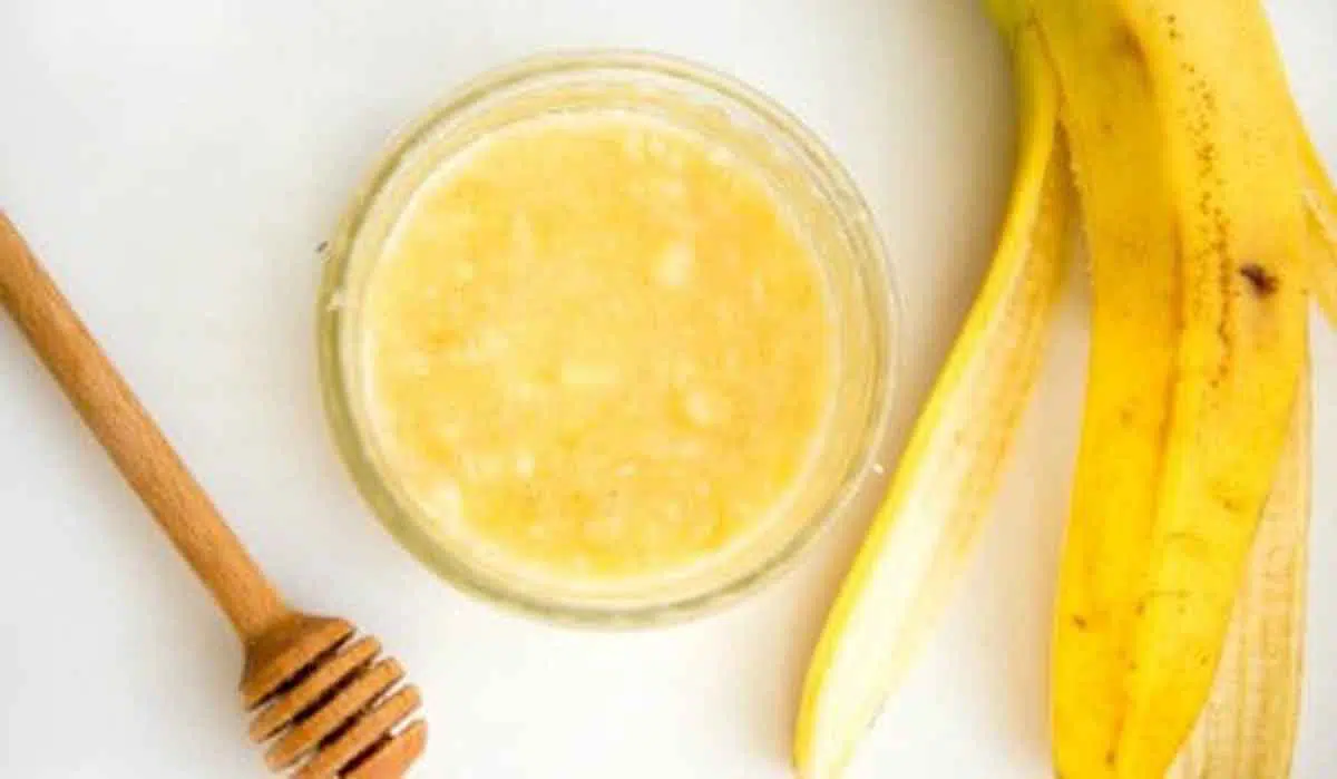 5 Hair Mask Alami yang Bisa Atasi Rambut Rontok