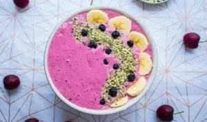 Menu Takjil: Resep Red Velvet Smoothie Bowl yang Lezat dan Segar