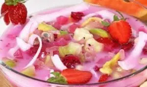 Menu Takjil: Resep Sup Buah Kuah Santan yang Segar dan Nikmat