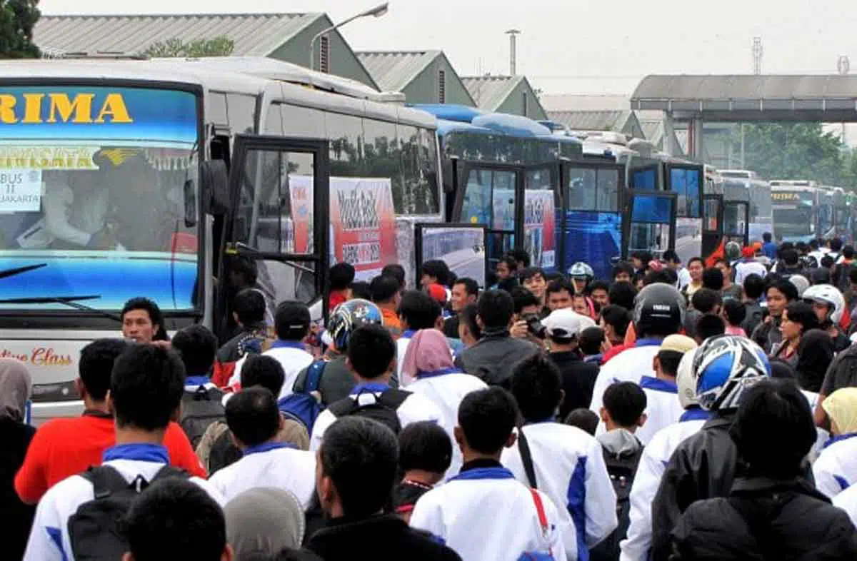 Lakukan Tips Mudik Aman Naik Bus saat Perjalanan Jauh