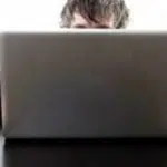 Apakah Batal Jika Puasa Tapi Menonton Film Porno? Ini Jawabannya