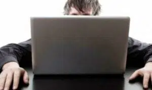 Apakah Batal Jika Puasa Tapi Menonton Film Porno? Ini Jawabannya