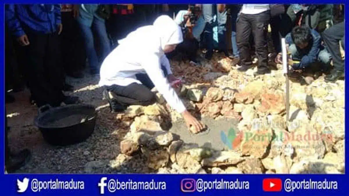 Gerojok Rp60 Miliar, Khofifah Lakukan Peletakan Batu Pertama Pelabuhan Dungkek
