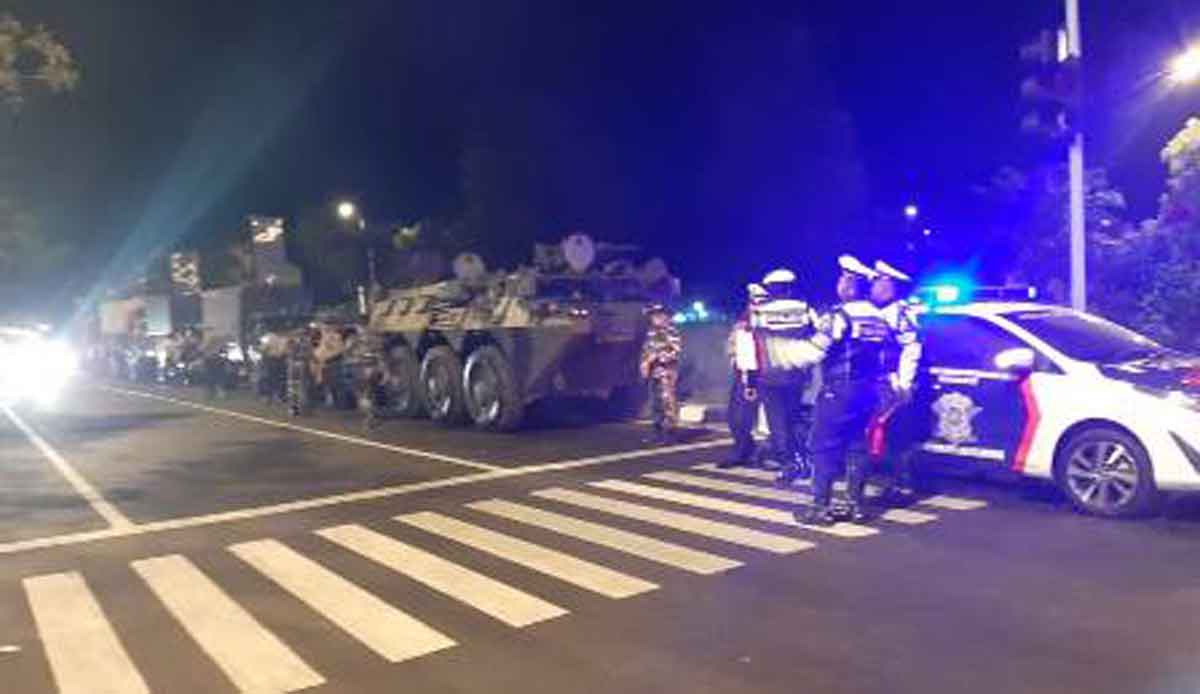 Jelang Aksi People Power, Petugas Gabungan Bersenjata Lengkap Sweeping Suramadu