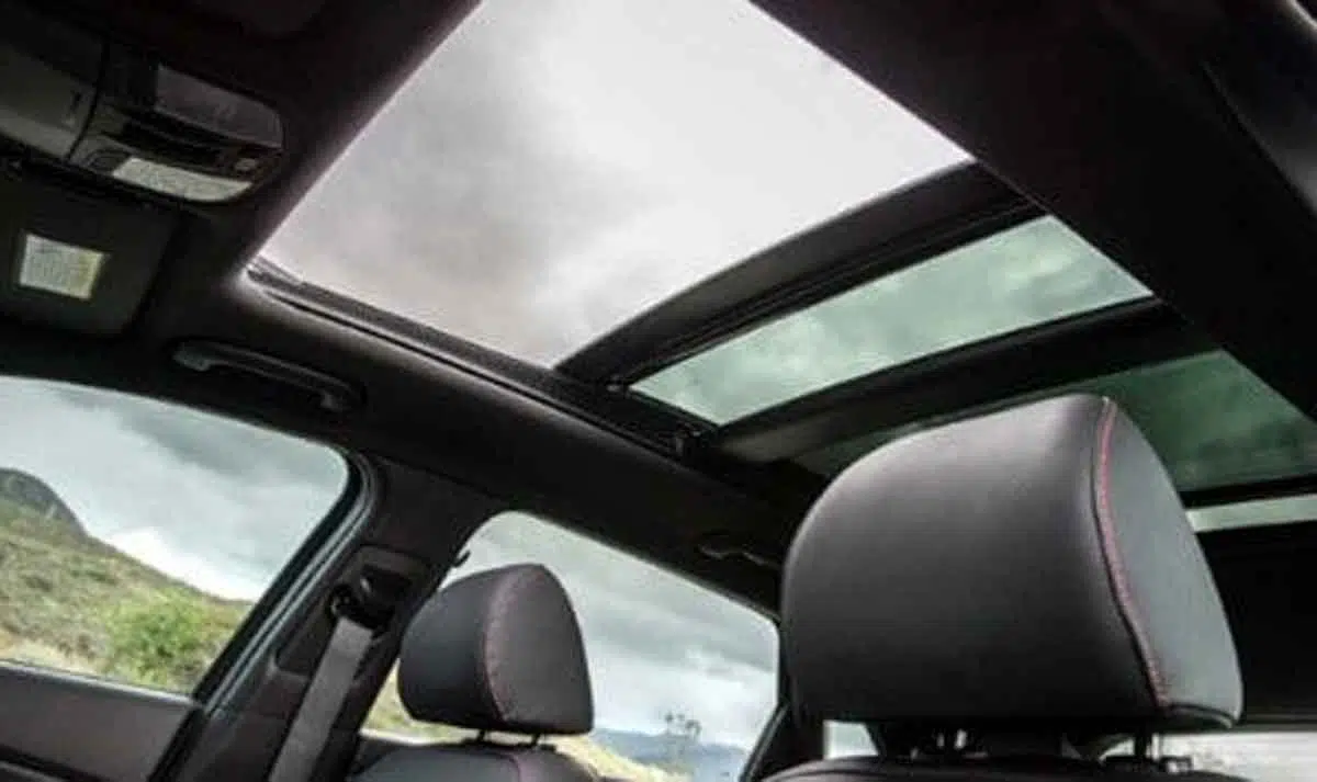 Pengguna Mobil, Begini Cara Tepat Rawat Sunroof