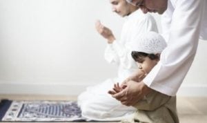 Pentingnya Ajarkan Anak Nilai Ibadah dan Berbagi Saat Ramadan