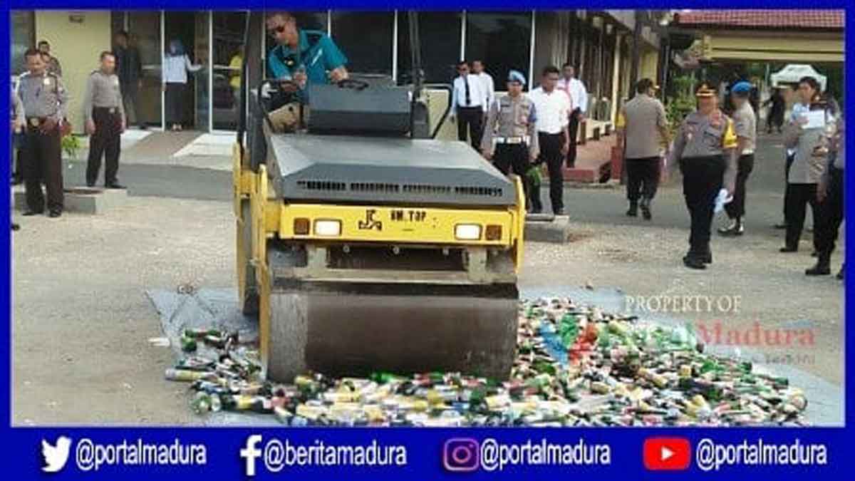 Polres Sumenep Musnahkan Ratusan Botol Miras