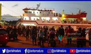 Ratusan Warga Kepulauan Masalembu Tertahan di Pelabuhan Kalianget Sumenep