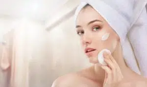 Si Kulit Kering dan Sensitif, Begini Cara Terbaik Aplikasikan Retinol