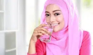 Tak Cuma Bikin Lemas, Ini Bahayanya Sahur Cuma Minum Air Putih