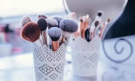 Wanita Perlu Punya Kuas Makeup Berkualitas, Ini 3 Alasannya