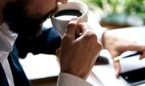Waspada! Risiko Penyakit Jantung saat Minum Kopi Berlebihan