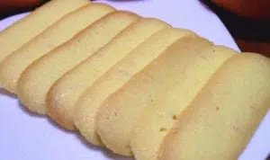Kenali 5 Tips Membuat Kue Lidah Kucing Agar Renyah dan Enak