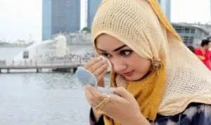5 Cara Makeup Tak Luntur Meski Terkena Air Wudu