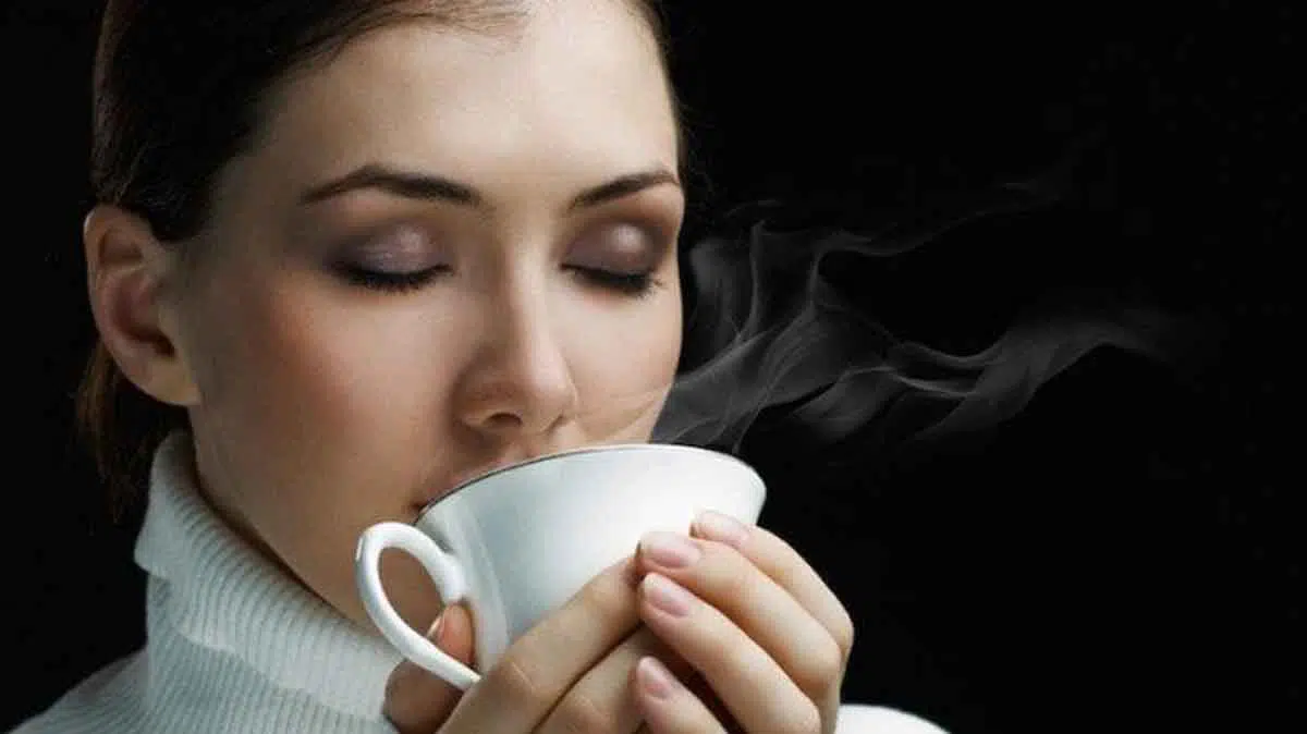 Minum Air Hangat Saat Sahur Agar Tidak Haus Selama Berpuasa, Mitos atau Fakta!