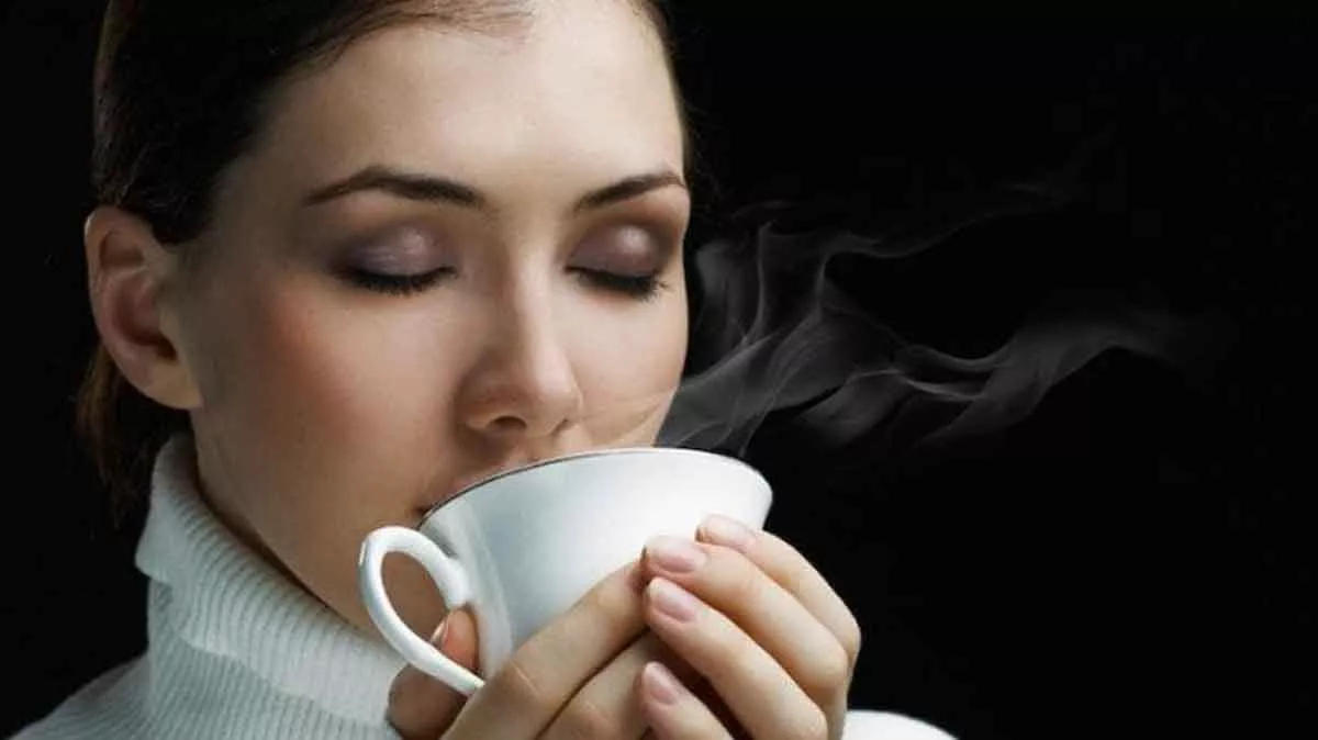 Minum Air Hangat Saat Sahur Agar Tidak Haus Selama Berpuasa, Mitos atau Fakta!