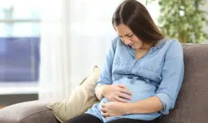 3 Bahaya Sakit Perut Sebelah Kiri bagi Janin Saat Hamil Muda