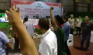 Viral Video Kericuhan Rekapitulasi Suara di Sampang, Begini Kronologinya