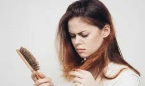 9 Nutrisi untuk Mencegah Kerontokan pada Rambutmu