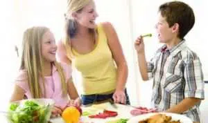 4 Cara Cerdas Ajarkan Buah Hati Anda Tentang Makanan Sehat