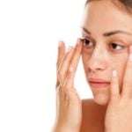 5 Cara Mudah untuk Cegah Concealer Creasing di Wajah