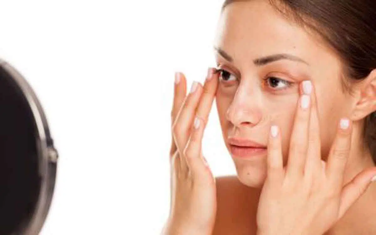 5 Cara Mudah untuk Cegah Concealer Creasing di Wajah
