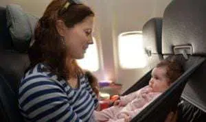 6 Cara Cegah Bayi Menangis dalam Perjalanan Saat Gunakan Pesawat