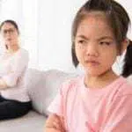 6 Dampak Buruk Jika Ibu Jarang Senyum pada Anak