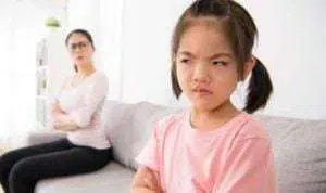6 Dampak Buruk Jika Ibu Jarang Senyum pada Anak