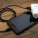 8 Cara Jitu Atasi Smartphone yang Tak Bisa Dicas